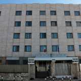 Superata la Fiera del Levante, di fronte al lido San Francesco, l�ex Hotel 7 Mari (aperto nel 1973)...